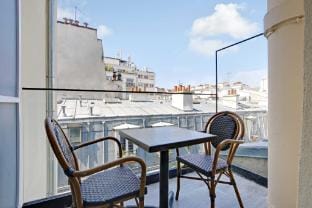 Chic apartment - 2BR/6P - Near Place Voltaire Villa in Paris
