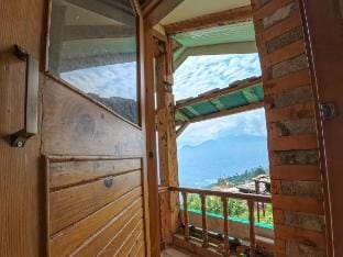 ART Village Naggar - Entire Kathkuni Villa Vacation rental in Himachal Pradesh