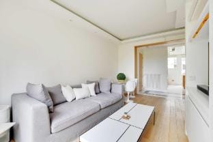 charming Appt with a/c- 1bd/2p - tour eiffel  Apartment in Paris