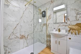 Luxury Detached Bungalow Cardiff Free Parking Vacation rental in Cardiff