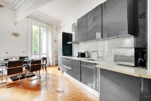 Magnificent Appt -2BD/4P -Georges V/Champs-Élysées Apartment in Paris