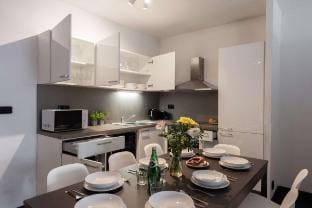 Stylish 3-bedroom apartment with balcony Vacation rental in Prague