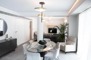 Elegant, spacious aprt for 6, jacuzzi Apartment in Athens