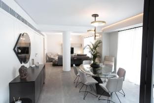 Elegant, spacious aprt for 6, jacuzzi Apartment in Athens