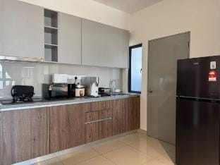 M Vertica E33A10 l 4BR 8Pax l Infinity Pool l MRT Vacation rental in Federal Territory of Kuala Lumpur