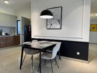 M Vertica E33A10 l 4BR 8Pax l Infinity Pool l MRT Vacation rental in Federal Territory of Kuala Lumpur