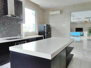 A3A l Near KLCC TRX l Santorini l 16 Guests Vacation rental in Federal Territory of Kuala Lumpur