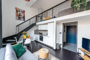 Modern loft-studio near metro Křižíkova Vacation rental in Prague