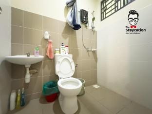 Staycation Homestay 68 Kch City Mall Landed House Vacation rental in Kuching