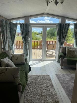Stunning 2 Bed Lodge with Hot Tub Vacation rental in Mid Suffolk District