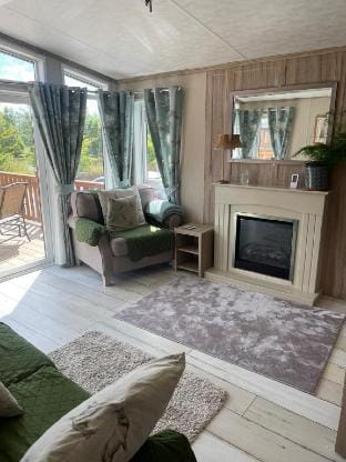 Stunning 2 Bed Lodge with Hot Tub Vacation rental in Mid Suffolk District
