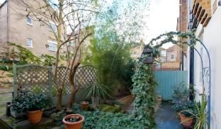 Camden 3-Bed Flat – Garden & Great Transport Links Vacation rental in London Borough of Islington