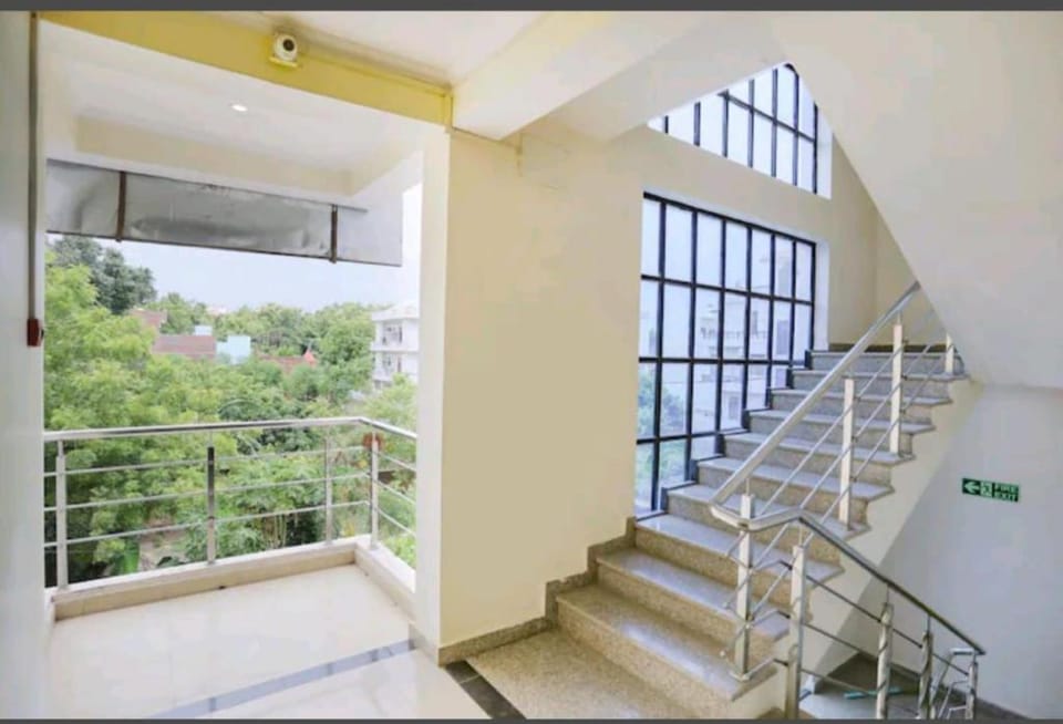 Goroomgo Kashi heaven BHU Varanasi Hotel in Varanasi