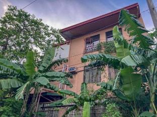 Budget Loft & Library near BGC FREE parking Villa in Makati
