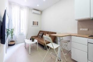 Modern apartment -2BDR/6P - 300m from the BEACH Apartment in Antibes