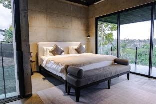 Amulya Luxury Villa Dago, 4BR Heated Infinity Pool Vacation rental in Bandung