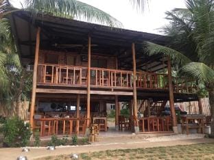 Seafront Family room (202) Vacation rental in Central Visayas