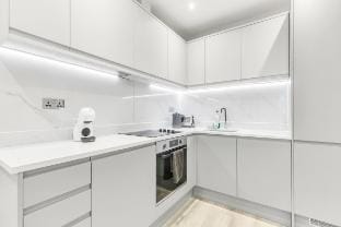 Safe Area | Central Location | Modern | Sleeps 8 Apartment in City of Westminster