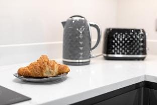 Safe Area | Central Location | Modern | Sleeps 8 Apartment in City of Westminster