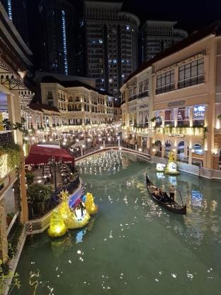 Venice Grand Mall Modern, stylish, comfy unit Apartment in Makati