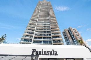 Paradise at Peninsula - 2 Bedroom Ocean Views Apartment in Surfers Paradise