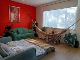 Colourful 2 bedroom apartment opposite Royal Park Apartment in Melbourne