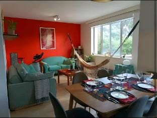 Colourful 2 bedroom apartment opposite Royal Park Apartment in Melbourne