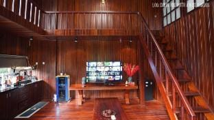 Log Cabin Hue with a nice garden with BBQ party. Vacation rental in Laos
