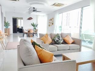 A8 l Near KLCC l Pavilion TRX Scandinavia l 17Pax Vacation rental in Federal Territory of Kuala Lumpur