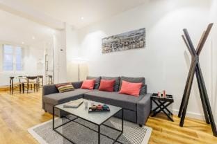 Cosy apartment - 1BR/4P - Near Champs-Élysées Villa in Paris