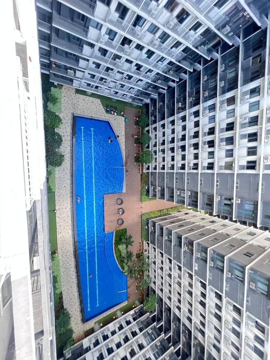 Unistay Shore 3 Tower 2 14 Flr w/ Bal Villa in Pasay