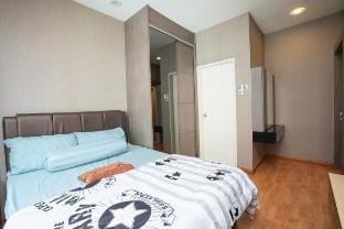 Paradigm JB 2BR Netflix Wi-Fi Boardgame Pool Vacation rental in Johor Bahru