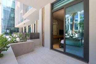 Livbnb - Serene Studio with Private Terrace in JVC Apartment in Dubai