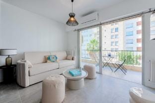 Beautiful flat with balcony - 200m from the beach  Apartment in Antibes