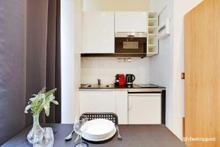 Peaceful Studio - 3 Rooms - Le Marais Apartment in Paris
