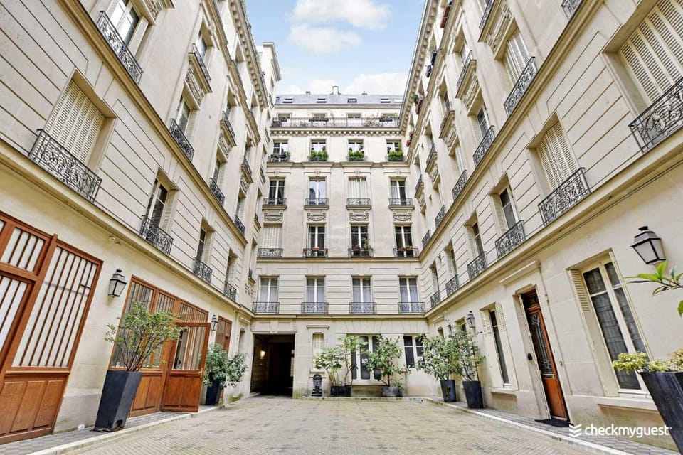 Peaceful Studio - 3 Rooms - Le Marais Apartment in Paris