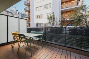 Marais Area - Outdoor patio - A/C - 2BDR Villa in Paris