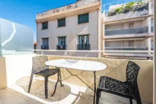 Large studio - 50m from Cannes beach  Apartment in Cannes