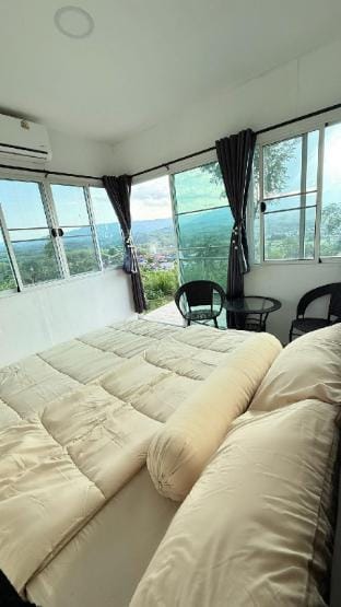 Phu Oab Tawan Resort  - บ้านพักภูโอบตะวันรีสอร์ต Vacation rental in Laos