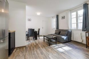 Urban Refuge in the Heart of the Marsh 1BDR / 3P Apartment in Paris