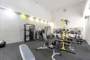 Skyline Serenity: Beachfront Luxury on 31st Floor Apartment in Surfers Paradise