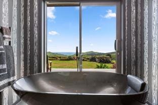 Mt. Karioi Escape: Super King + Barrel Spa & Views Vacation rental in Raglan