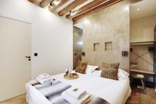 Authentic apartment - 1BR/4P - Le Marais Apartment in Paris