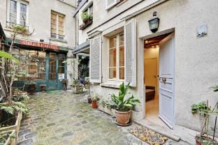 Authentic apartment - 1BR/4P - Le Marais Apartment in Paris