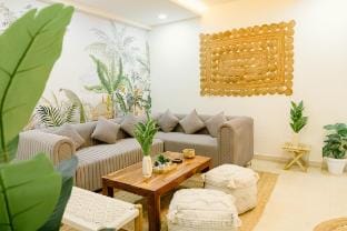 3BHK Tropical Haven near Dhan mill chattarpur Vacation rental in New Delhi