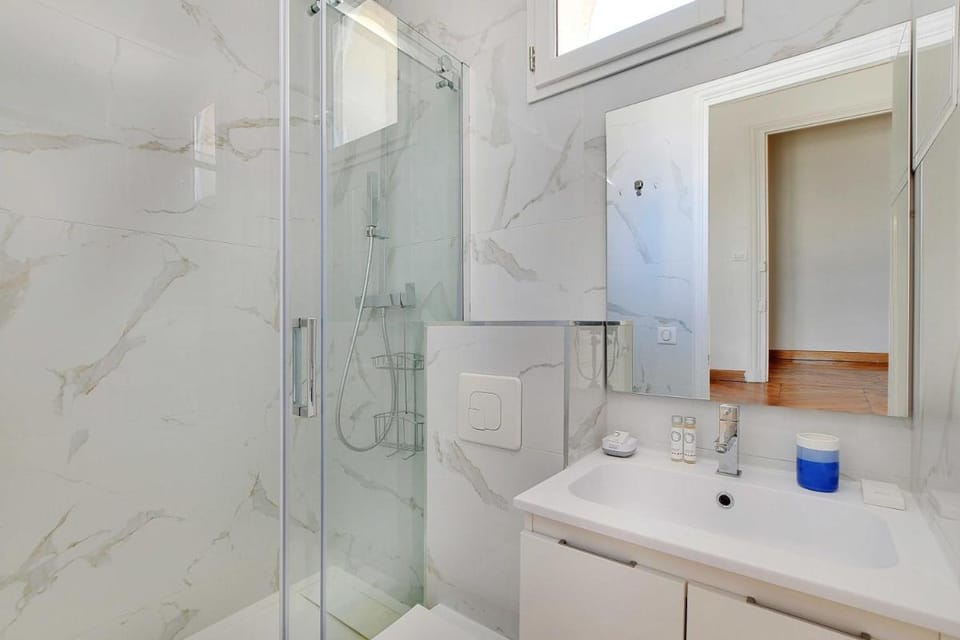 Modern Apartment - 2BD/4P - Louvre/Marais Apartment in Paris