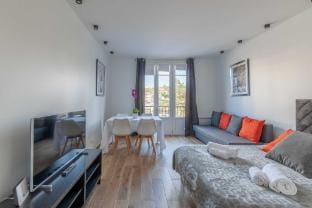 Studio sleeps 4 with terrace, 500m Place Morny Apartment in Deauville