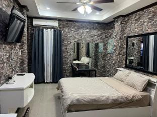 Affordable condo walking street Vacation rental in Angeles