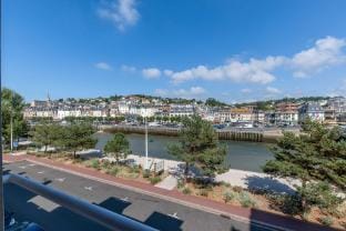 Large studio sleeping 4 near Port Deauville Apartment in Deauville