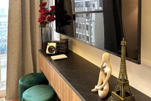 Elegant Paris-inspired 1BR, 38th flr w/ view Vacation rental in Pasay